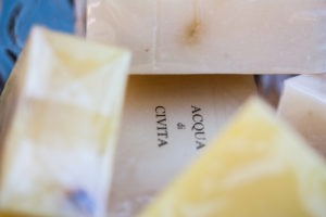 acqua di civita saponi bio latte d'asina natura Civita di Bagnoregio 